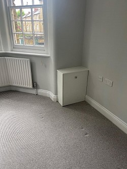 Door fitted on magnetic catches